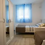 Cozy Coastal Gama