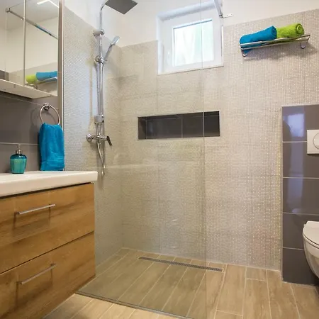 Cozy Coastal Gama Apartman