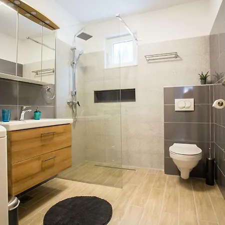 Cozy Coastal Gama Apartment *