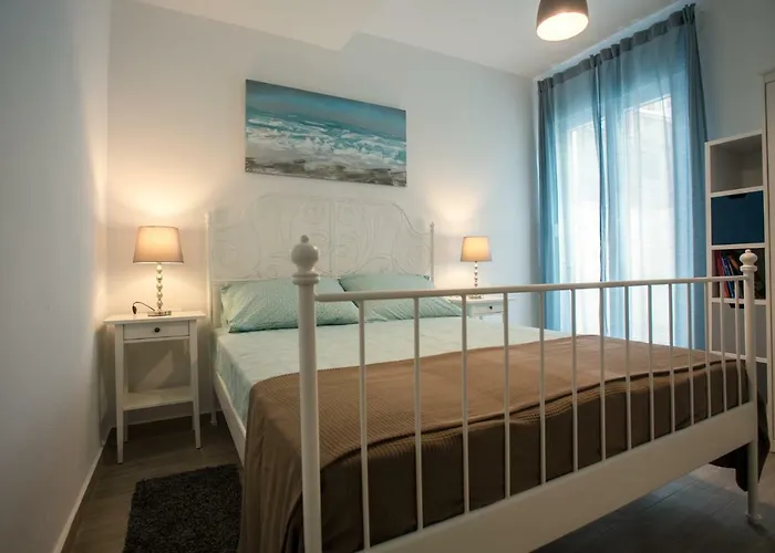 Cozy Coastal Gama